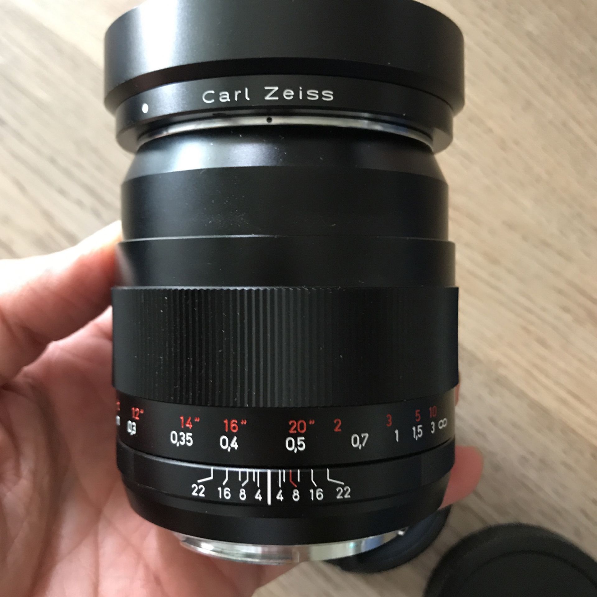 Carl Zeiss 35mm Distagon F/2 - Canon EF Mount