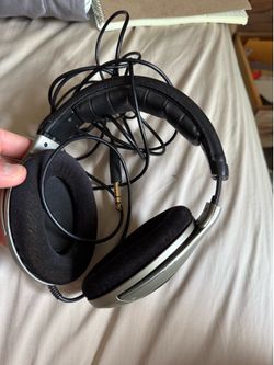 Senneheiser HD595 - very good condition , over ear open headphones