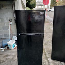 Magic Chef Black Compact Size Refrigerator -Can Deliver