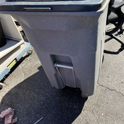 Trash can
