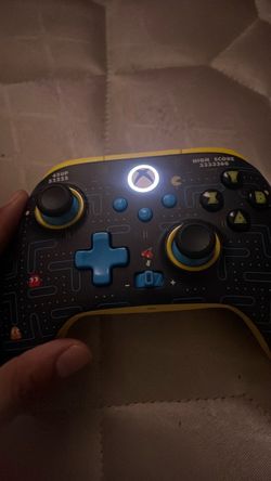 Pac-Man custom Xbox controller