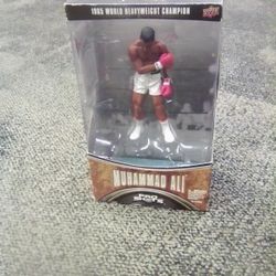2009 MUHAMMAD ALI LIMITED EDITION FIGURE 