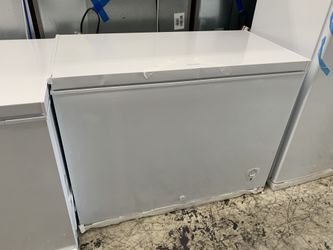 Frigidaire chest freezer in white new open box 9 cubic ft