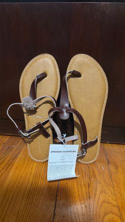 Size 8 1/2 women's cocoa brown Amazon Essentials sandals