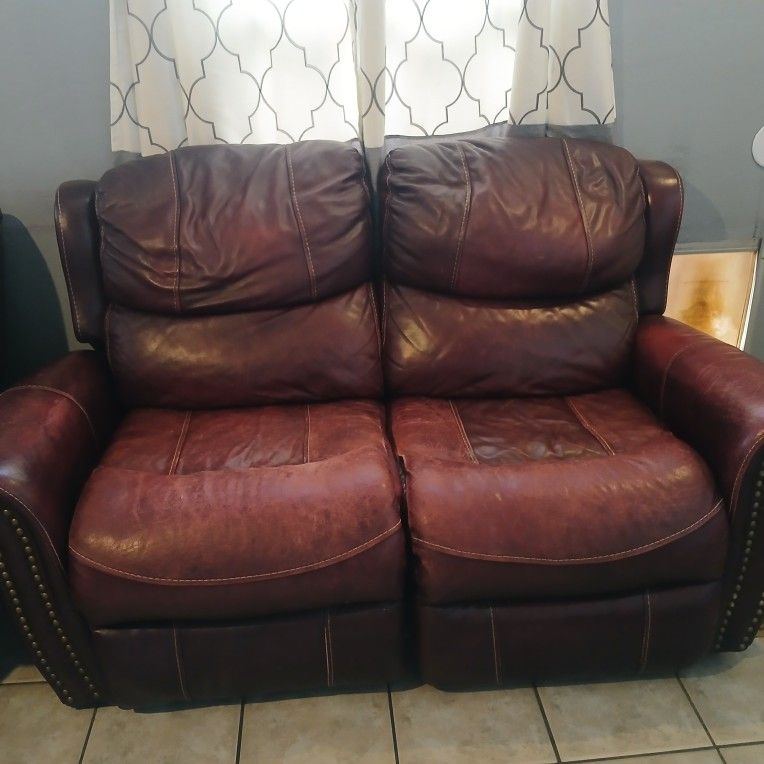 Free LoveSeats / Electric Lounge Cha