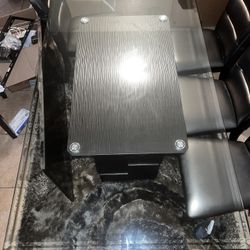 6 Piece Dinning Set. 