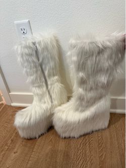 Ellie Shoes Womens Chunky Platform Heels with White Faux Fur