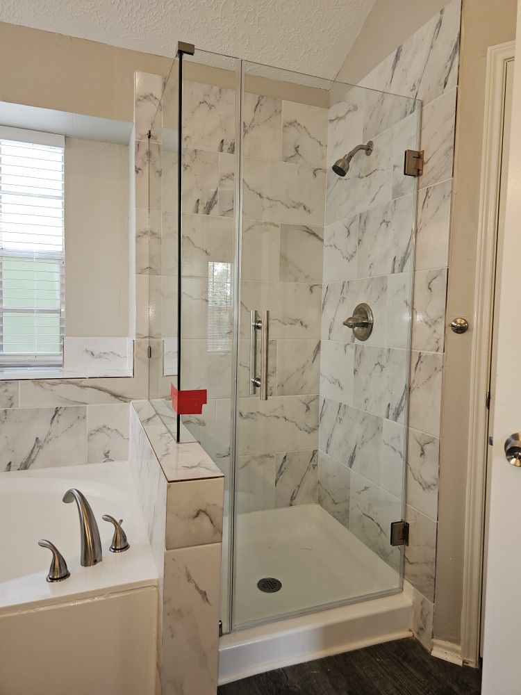 Frameless Shower Door #SeamlessShowerDoor #walkinshower