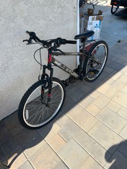 Jeff rock Creek Mountain, bike 26 inch wheels