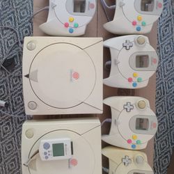 Dreamcast Lot 2 Consoles 5 Controllers 3games And Vmu