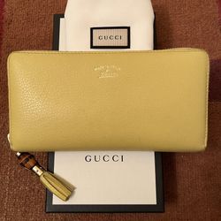 💯Gucci Neon Yellow Pebbled Leather Zippy Wallet w/Bamboo Pull/Dust Bag/Gift Box