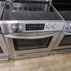 Frigidaire Electric 220v Top Glass With Convnetion Oven Control In Excellent Working Condition 