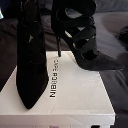 Black Heel  Semi/New  7 1/2   $25.00