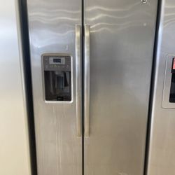GE SIDE BY SIDE FRIDGE STAINLESS STEEL