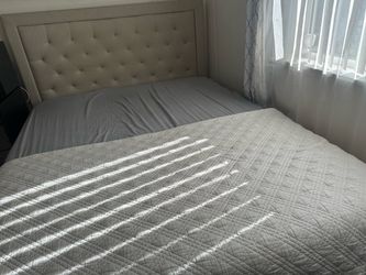 Mor furniture remote controlled head and foot reclined queen sized bed