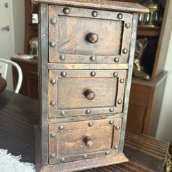 Antique Jewelry Organizer