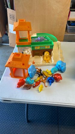 1984 Fisher Price Zoo W Animals 