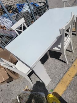 White wood Table And Chairs