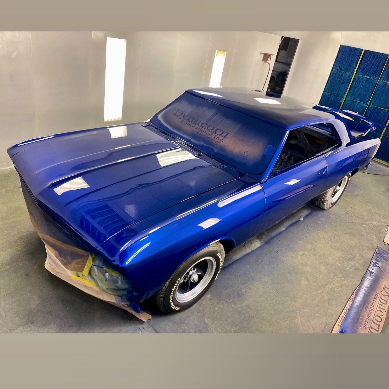 Auto body shop spray paint booth
