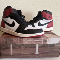 Jordan 1 Retro High OG Black Toe