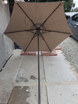 Patio umbrella No Base. 86"!Each $40!Sombrilla p Patio! $40! Cada Una!
