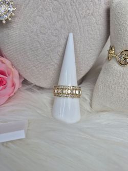 Beautiful Ring  size 7 14K Gold Laminated Hypoallergenic Waterproof Non Tarnish Excellent Quality Jewelry  35$