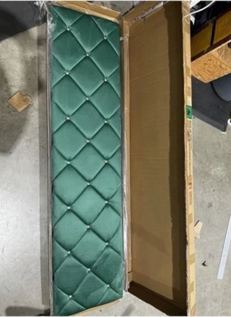 Green Tufted King Size Bed New In Box