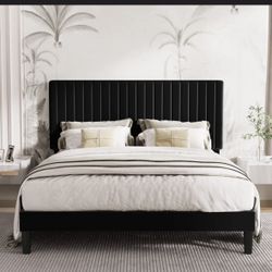 Chyenna Upholstered Bed Frame QUEEN SIZE / Estructura de cama tapizada Chyenna