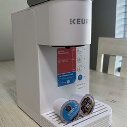 Keurig Coffee Maker (Iced + Hot) – Great Condition