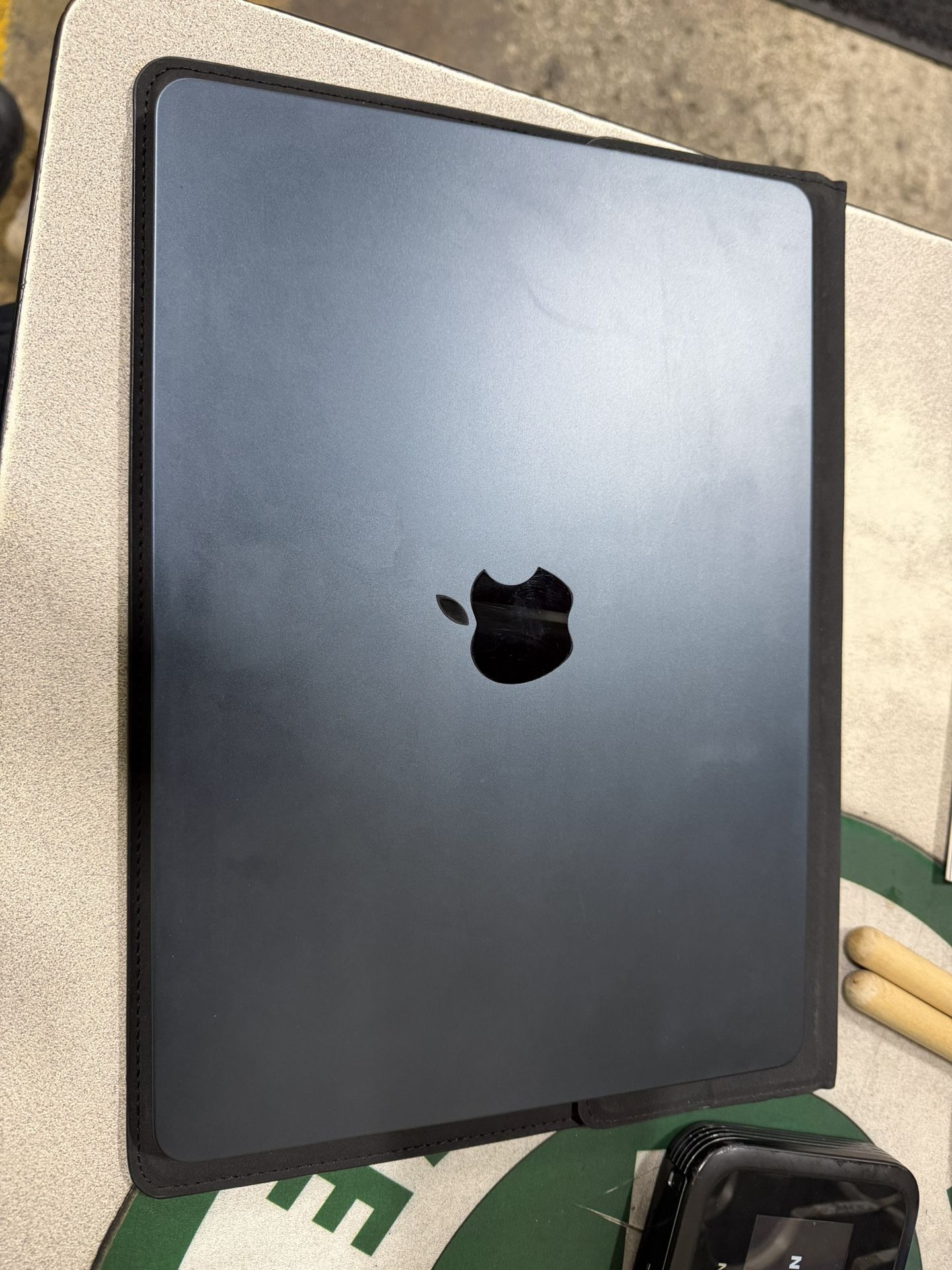 APPLE MACBOOK 13” 2024