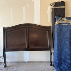 Queen Size Sleigh Bed