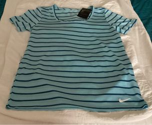 NEW Nike dry training top medium