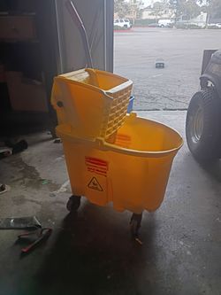 Mop bucket