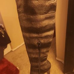 Knee High Snake Skin boots - Size 7 BNIB
