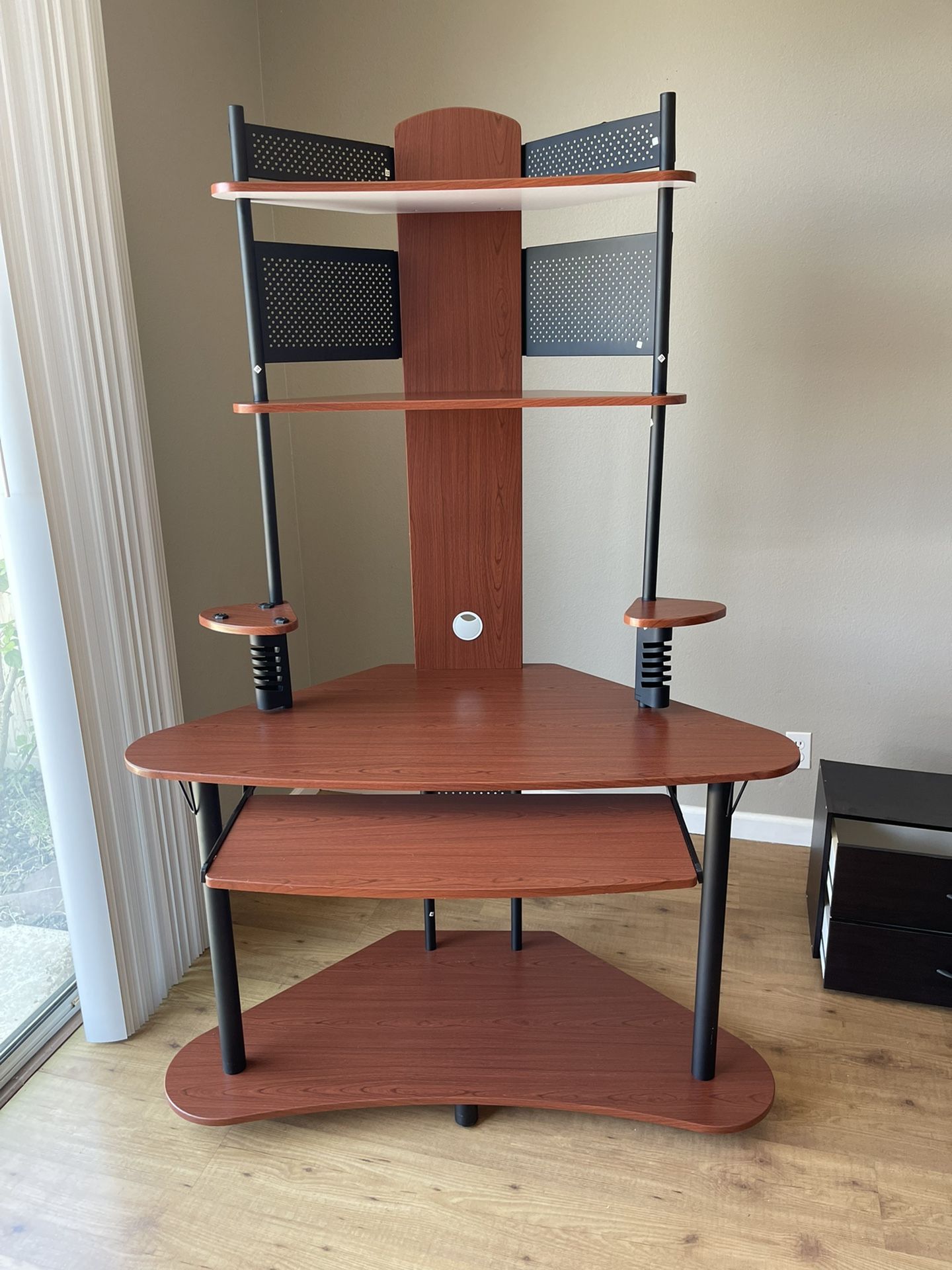 Corner computer desk
