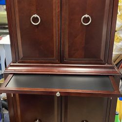 Bombay Co. Chesterfield Bar Cabinet 