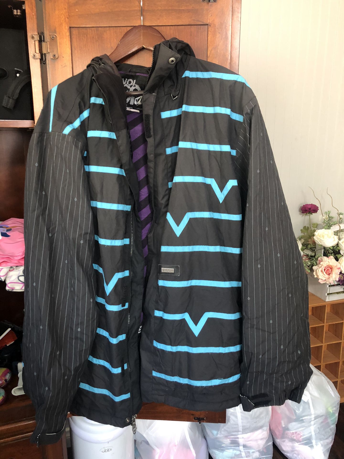 Men’s XL Volcom snowboard ski jacket