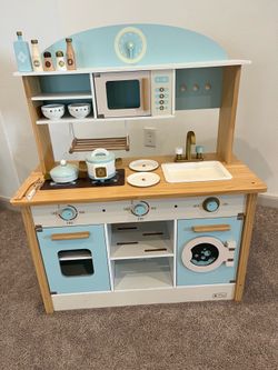 Play Kitchen Set (Melissa & Doug Brand)