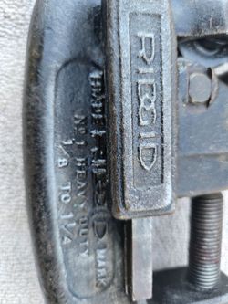 RIDGID No. 1 Heavy-Duty Pipe Cutter (with a cutting capacity of 1/8" to 1-1/4")