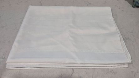 White Tablecloth