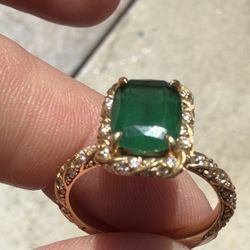 18k Gold Emerald Ring 