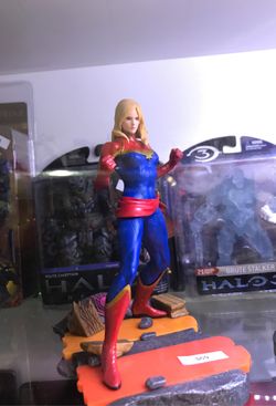 Captain marvel Statue