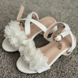 Girl’s White Low Heel Sandal Size 10 Toddler