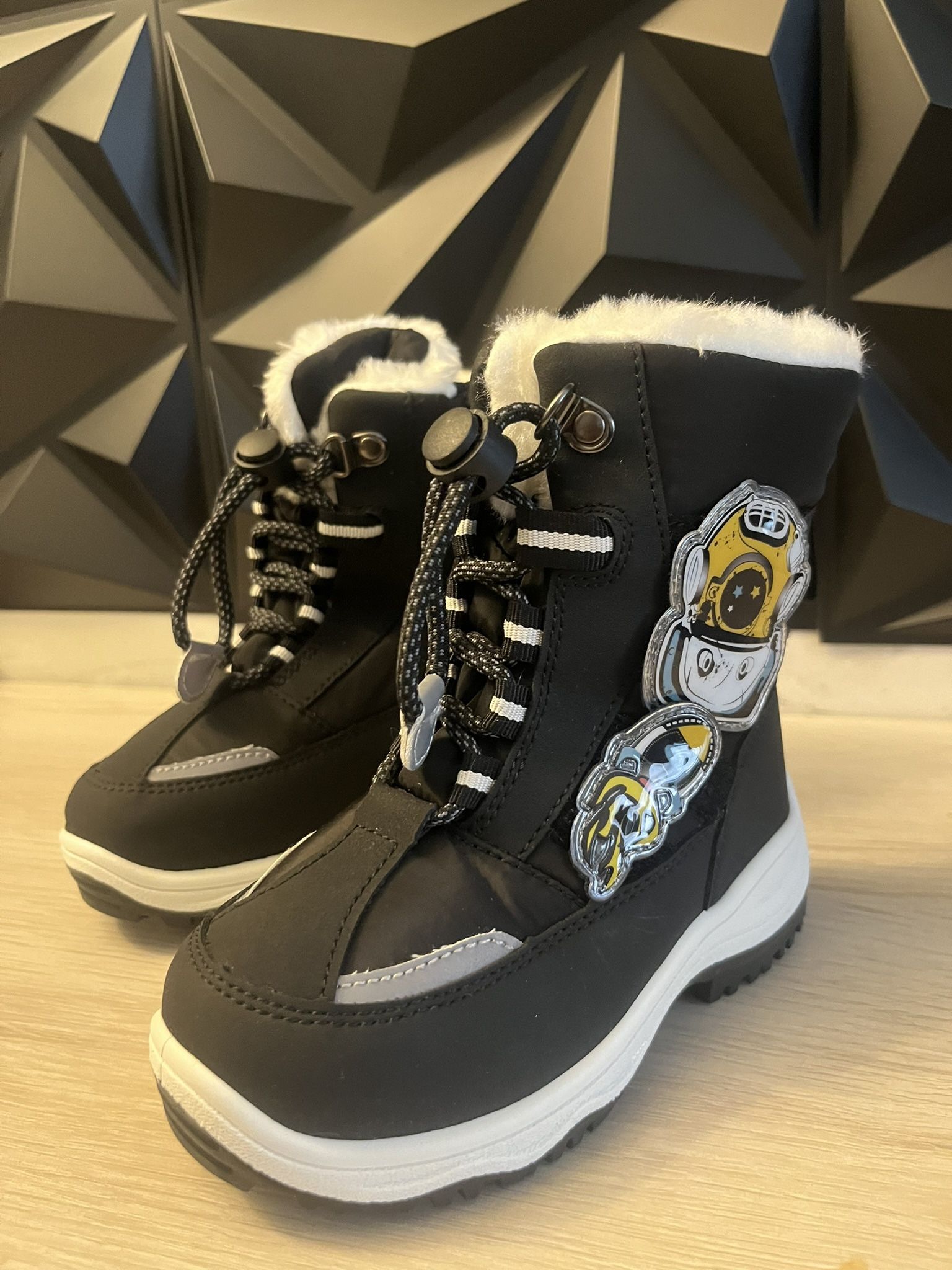 Kids Snow Boots (Excellent Condition)