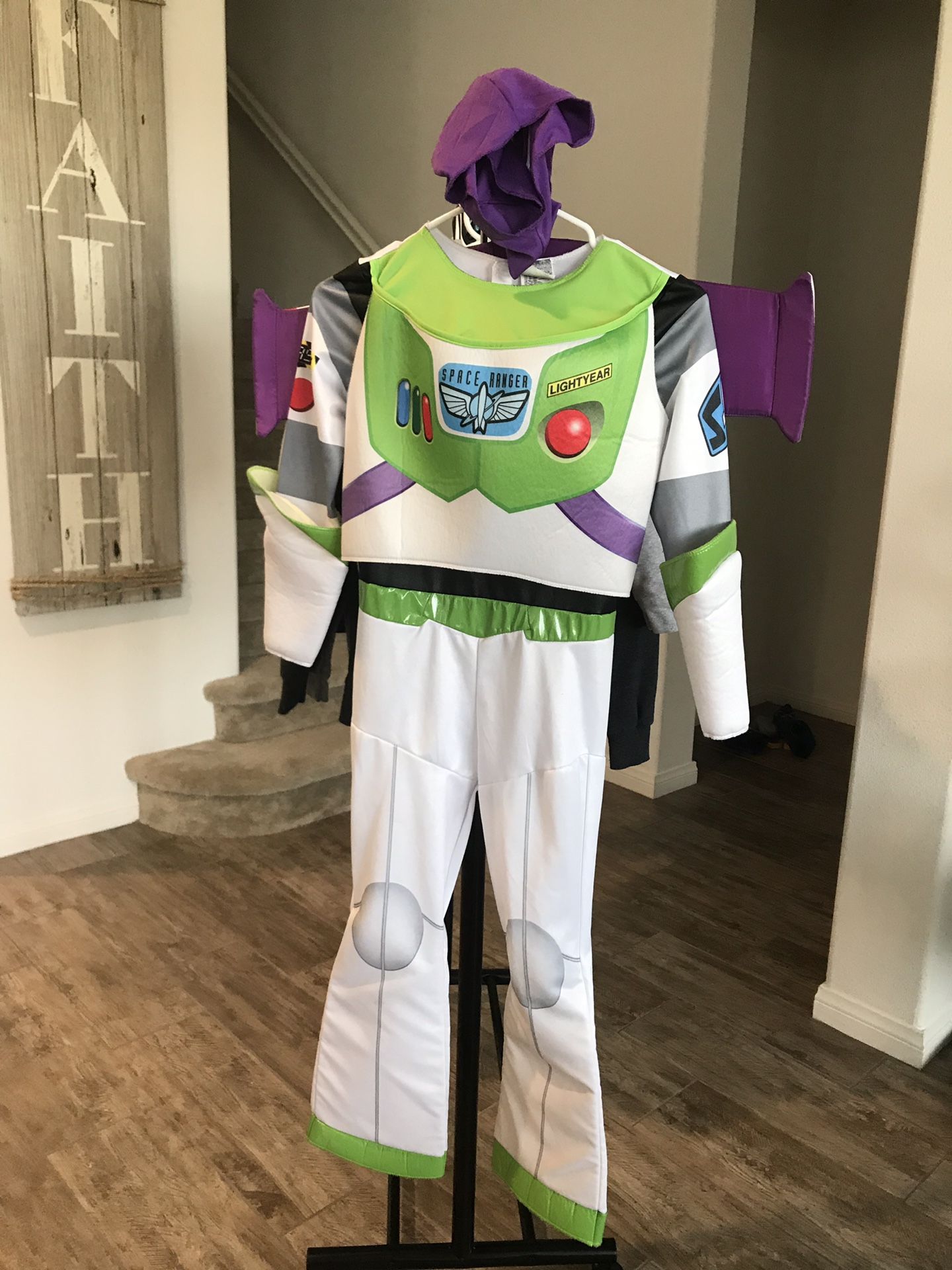Buzz light year costume for 8years old