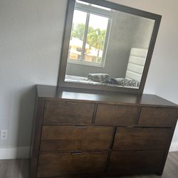 Macy’s Tribecca 7 Draws W/ Mirror