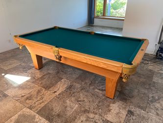 Pool table 8ft- Olhausen- LIKE NEW- Free Delivery- Head Lamp