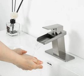 Single Hole Single-Handle Bathroom Faucet in Nickel And Black Bronze F57 $30
