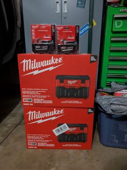 Milwaukee M18 vacuum with 5.0 batteries