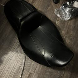 Harley Davidson OEM Touring Seat Came Off 2018 Road King